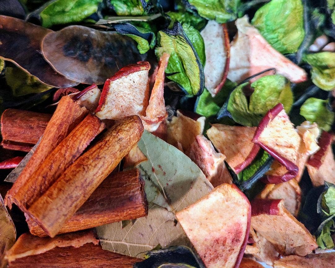 Cozy Holiday Simmering Potpourri- Santa's Cider 4 oz.